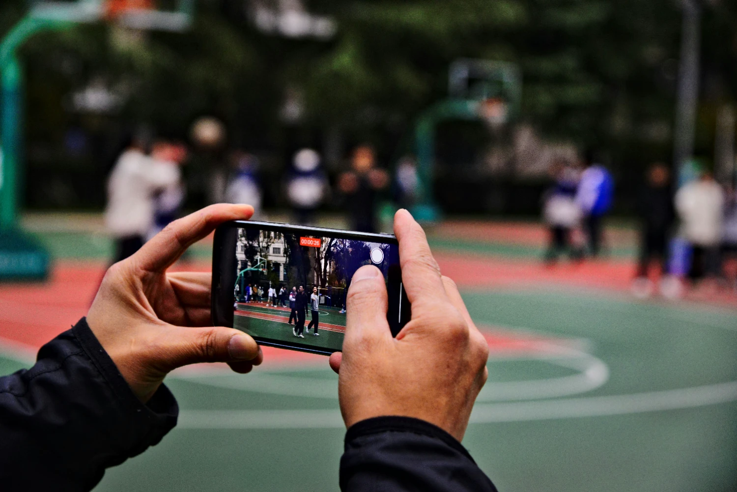 Should You Use the Zoom Function on Your Phone?